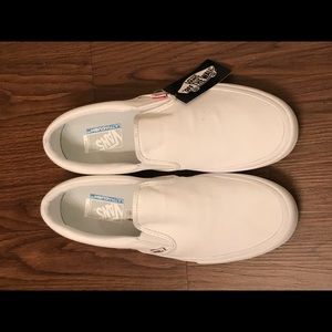 Brand new white vans slip on pro men’s size 12